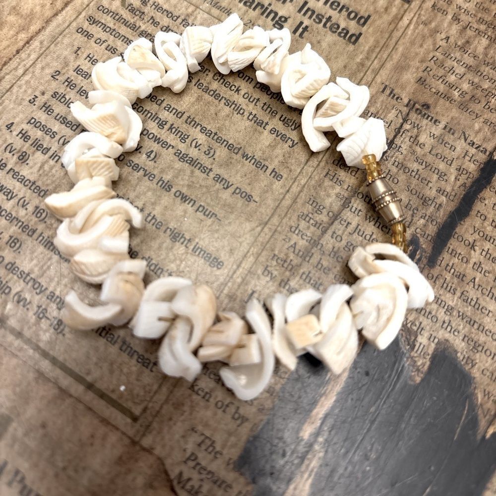 Vintage Seashell Cluster Bracelet – Coastal Boho Beach Jewelry with Barrel Clasp